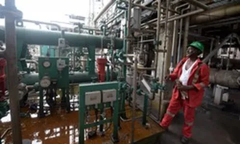 Tiêu tốn 25 tỷ USD, chọn nhà thầu Hàn Quốc và Ý khôi phục 2 nhà máy lọc dầu nhưng đều thất bại, nền kinh tế hơn 240 triệu dân ‘quay xe’ chốt Trung Quốc sau nhiều năm