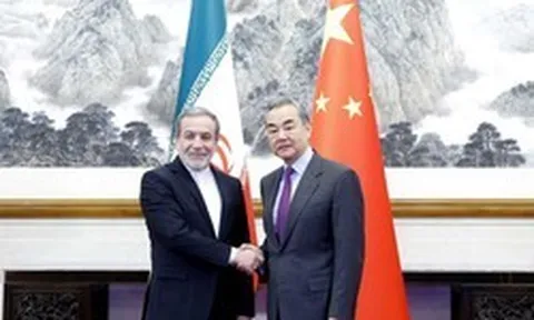 Trung Quốc bất ngờ gặp Ngoại trưởng Iran ngay trước chuyến công du của ông Trump: Bắc Kinh toan tính điều gì?