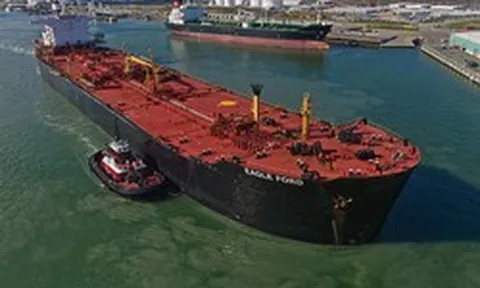 Sau 9 tuần xung đột với Iran, Mỹ bán được hơn 250 triệu thùng dầu, giành 'ngôi vương' từ tay nước đồng minh