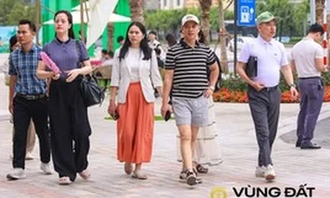 Nhà đầu tư nườm nượp đổ về nơi có “siêu đô thị 18 tỷ USD” của Vinhomes: Khách sạn kín phòng, nhà hàng kín chỗ