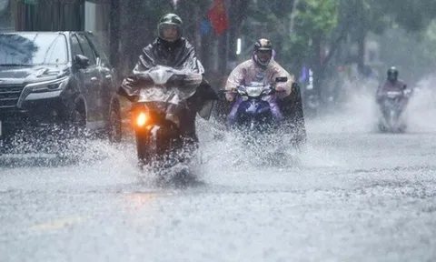 Không khí lạnh tràn xuống miền Bắc, mưa dông dữ dội, cảnh báo lốc sét và mưa đá
