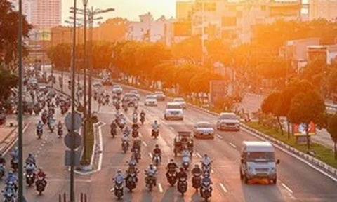 Việt Nam sở hữu một đại lộ nội đô rộng bậc nhất: Quy mô tới 12 làn xe, được ví đẹp như châu Âu, hàng loạt dự án bất động sản mọc dọc hai bên