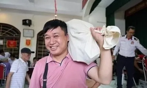 Nỗi lòng nhiều người dân sau cảnh nhận hàng bao tải tiền đền bù dự án