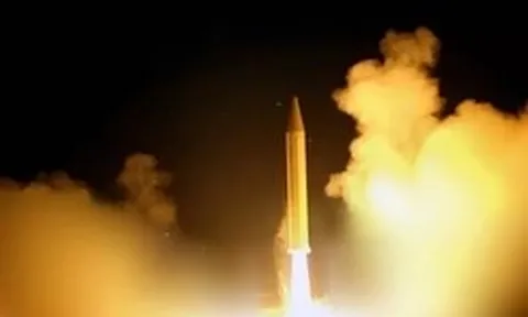 Iran tuyên bố 'đang chờ lệnh khai hoả'