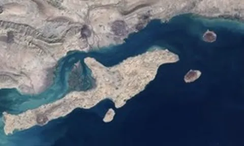Quan chức cấp cao Iran ví eo biển Hormuz như 'bom nguyên tử'