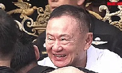 Cựu Thủ tướng Thaksin Shinawatra được ra tù trước thời hạn