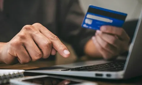Nhận tiền chuyển khoản nhầm: Đừng vội tiêu nếu không muốn “rước họa”