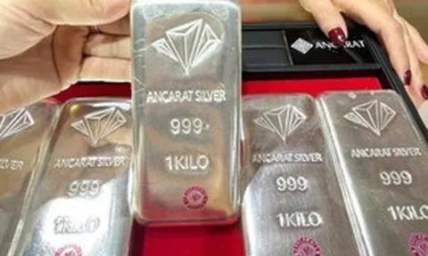 Giá bạc hôm nay (13/5):  Giá bạc trong nước và thế giới đồng loạt tăng mạnh, lập đỉnh mới