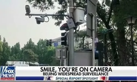 Phóng viên Fox News sang Trung Quốc chưa kịp tác nghiệp tin ông Trump đã bị camera giao thông phạt 40 USD vì đỗ xe trái phép