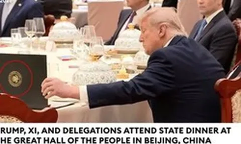 Thực hư clip ông Donald Trump "lật tài liệu của ông Tập Cận Bình" trong quốc yến