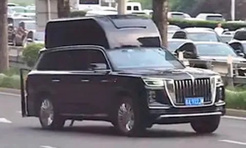 Chiếc xe bị "sưng đầu" gây khó hiểu trong chuyến thăm Trung Quốc của ông Trump: Không ai rõ có mục đích gì