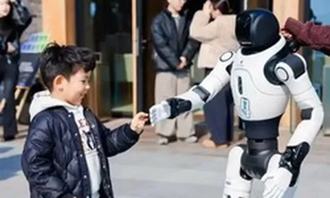 Chỉ một cú ngã “vô tình”, lần đầu tiên robot Trung Quốc được công ty bảo hiểm chi trả lên tới 23 triệu đồng!