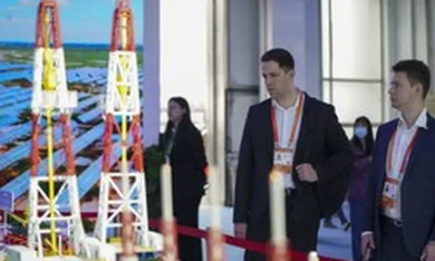 Dầu Nga ‘đắt như tôm tươi’ dù giá cao ngang ngửa dầu Brent, riêng Trung Quốc gom 9 triệu tấn làm ‘phao cứu sinh’