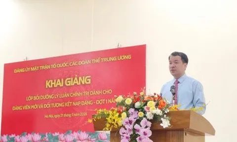 Trang bị nền tảng lý luận chính trị cho đảng viên mới và đối tượng kết nạp Đảng