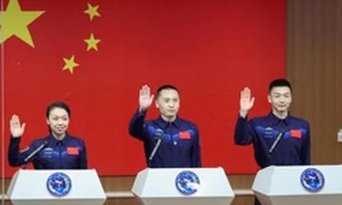 Trung Quốc thử thách phi hành gia ở lại vũ trụ 1 năm, hướng tới Mặt Trăng 2030