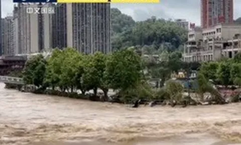 Mưa lũ kinh hoàng trên diện rộng ở Trung Quốc
