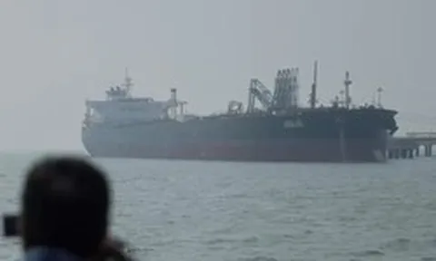 Vì sao giá dầu khó quay về mức trước chiến tranh dù eo biển Hormuz được gỡ phong tỏa?