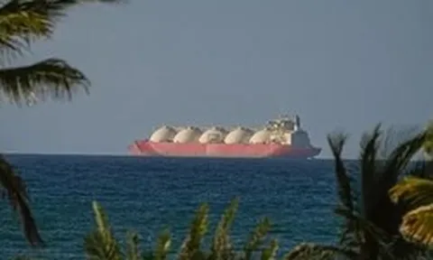Hàn Quốc nói tên lửa Iran đánh trúng tàu hàng ở eo biển Hormuz