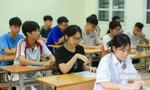 Sáng nay, gần 125.000 học sinh Hà Nội làm bài thi Ngữ văn vào lớp 10