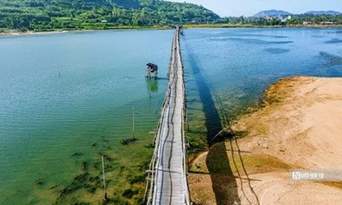 Độc đáo cây cầu gỗ dài nhất Việt Nam bắc qua sông, nối liền hai xã ở Đắk Lắk