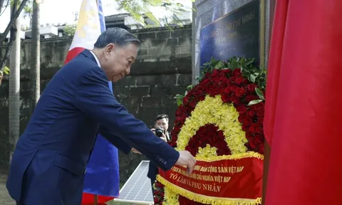 Tổng Bí thư, Chủ tịch nước Tô Lâm dâng hoa tưởng niệm Chủ tịch Hồ Chí Minh tại Philippines