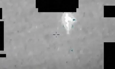 Chuyên gia Trung Quốc kinh ngạc khi xem một video UFO mà Mỹ công bố: “Thứ này quả thực không bình thường”