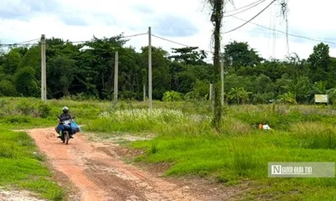 Cận cảnh dự án "treo" gần 20 năm, phơi sương phơi nắng giữa khu "đất vàng" Tp.HCM