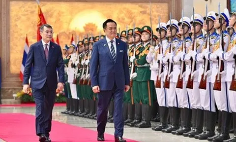 Thủ tướng Lê Minh Hưng chủ trì lễ đón Thủ tướng Thái Lan