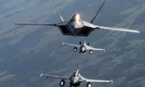 200 máy bay NATO đang vây quanh biên giới Nga