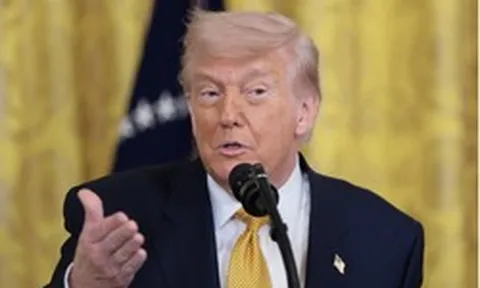 Vừa doạ 'đánh mạnh Iran đêm nay', ông Trump lại ra quyết định bất ngờ