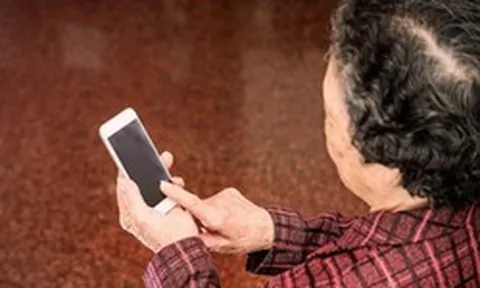 Gen Z cố gắng 'cai nghiện' smartphone, U60 lại đổ đi xô học AI: Cuộc đảo ngôi công nghệ gây bất ngờ năm 2026
