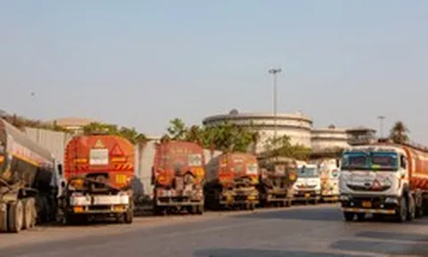 Nền kinh tế top đầu thế giới bất ngờ siết mua dầu diesel, mỗi người chỉ được 200 lít/ngày, bật 'chế độ' khủng hoảng