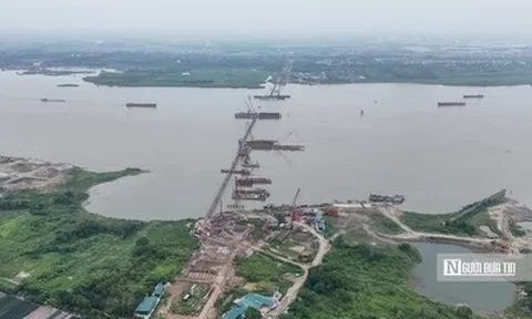 Hà Nội: Hình hài cầu vượt sông Hồng trị giá hơn 7.000 tỷ đồng sau 9 tháng
