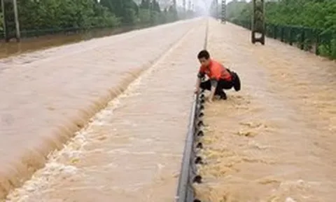 Trung Quốc ban hành cảnh báo khẩn cấp về mưa lớn