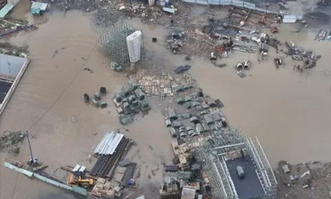Công trường nút giao An Phú ngập lênh láng sau trận mưa lớn