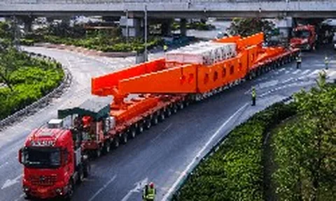 Phát hiện đoàn xe tải Trung Quốc ‘dính liền nhau’ dài gần 100 mét, liên tục di chuyển với tốc độ 5km/h, đang thực hiện nhiệm vụ đặc biệt