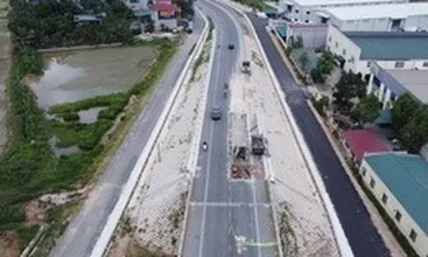 Cầu vượt đường sắt Quốc lộ 45 vừa thông xe đã sụt lún, bong tróc