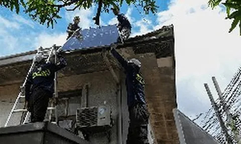 Giá điện sinh hoạt cao nhất khu vực, tiền điện ngốn hơn 1/10 thu nhập, dân nước láng giềng Việt Nam ráo riết tìm giải pháp thay thế, chi tiêu cho một mặt hàng nhiều nhất thế giới