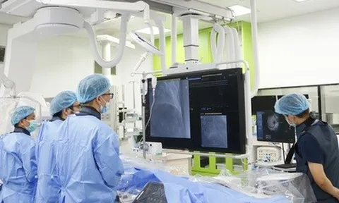 Đêm trắng giành giật sự sống cho người bệnh ở Bệnh viện Bạch Mai cơ sở Ninh Bình