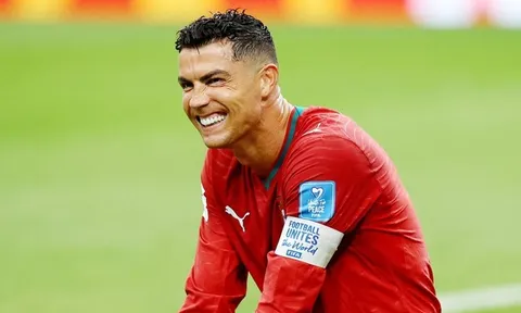Cristiano Ronaldo "đáp trả" khi bị chị gái vô tình tiết lộ tin bất ngờ