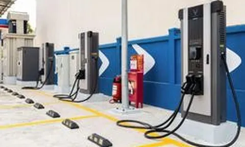 Bộ Xây dựng yêu cầu hoàn thiện hạ tầng sạc điện tại các trạm dừng nghỉ trước năm 2027
