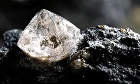 Phát minh của Trung Quốc làm rung chuyển ngành kim cương: Tạo ra loại đá quý bền gấp 6 lần thông thường, vượt trội so với kim cương tự nhiên