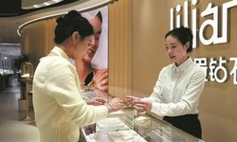 Một huyện nghèo của Trung Quốc sản xuất kim cương cho cả thế giới: Viên 1 carat giá 3,5 triệu đồng chỉ mất 7 ngày sản xuất