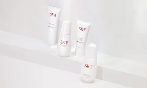 Tỏa sáng rạng rỡ từ sâu bên trong với bộ sản phẩm dưỡng sáng da của SK-II