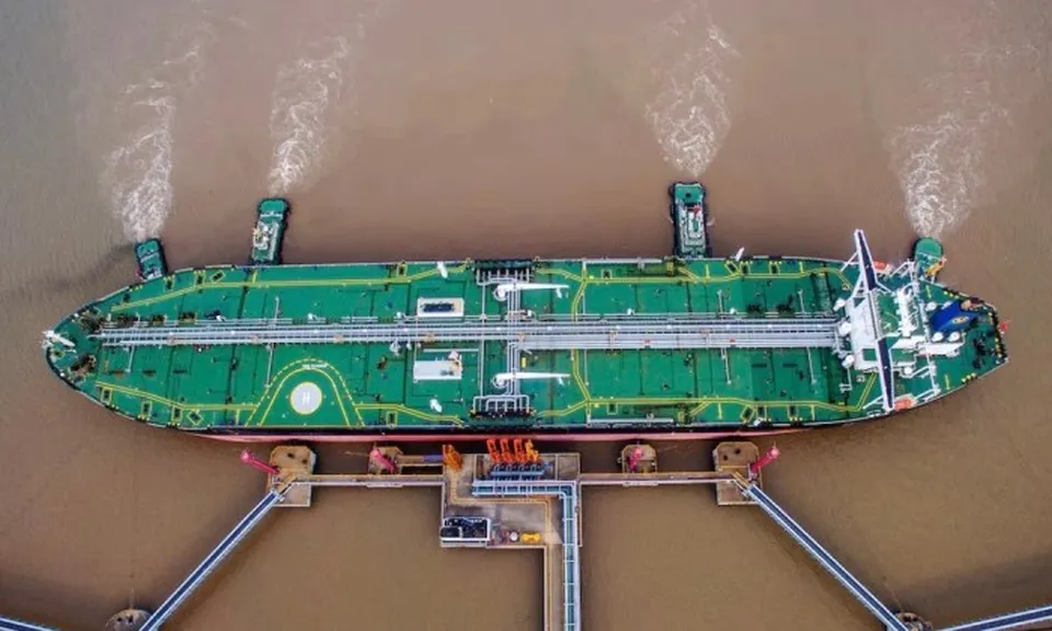 Trung Quốc âm thầm mở lối cho tàu qua eo biển Hormuz