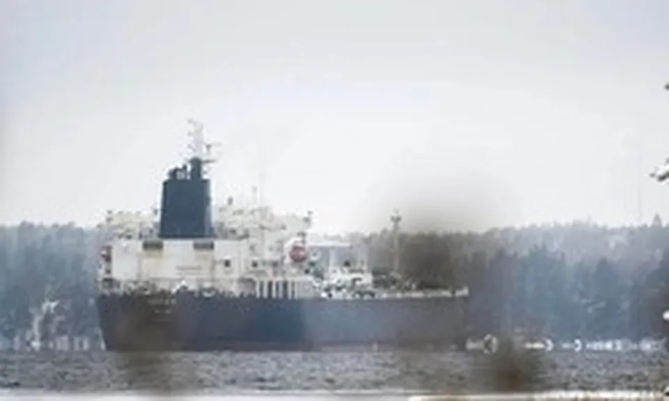 Nga 'chơi lớn': Tuyên bố sẽ điều tàu chiến hộ tống đội tàu 'bóng tối', có thể trang bị cả vũ khí cho tàu chở dầu