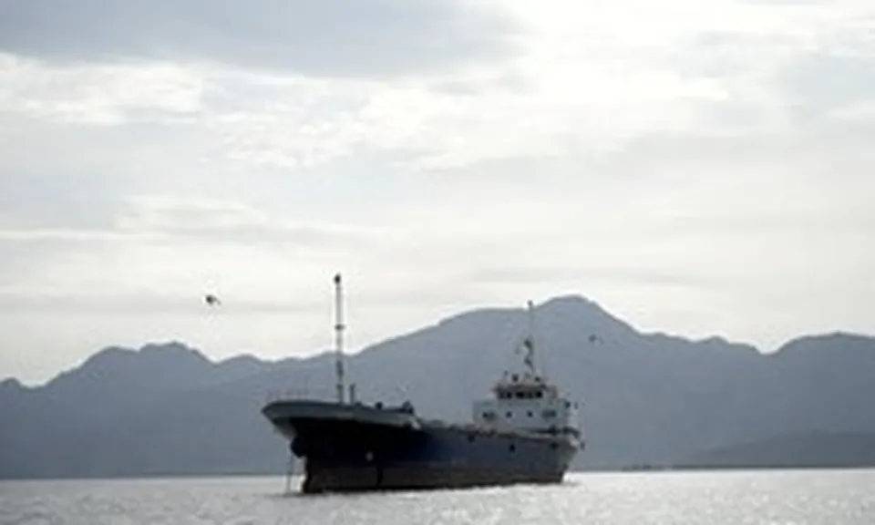 Hàng chục tàu chở 170 triệu thùng dầu Iran đã thoát vòng vây phong tỏa eo biển Hormuz của Mỹ